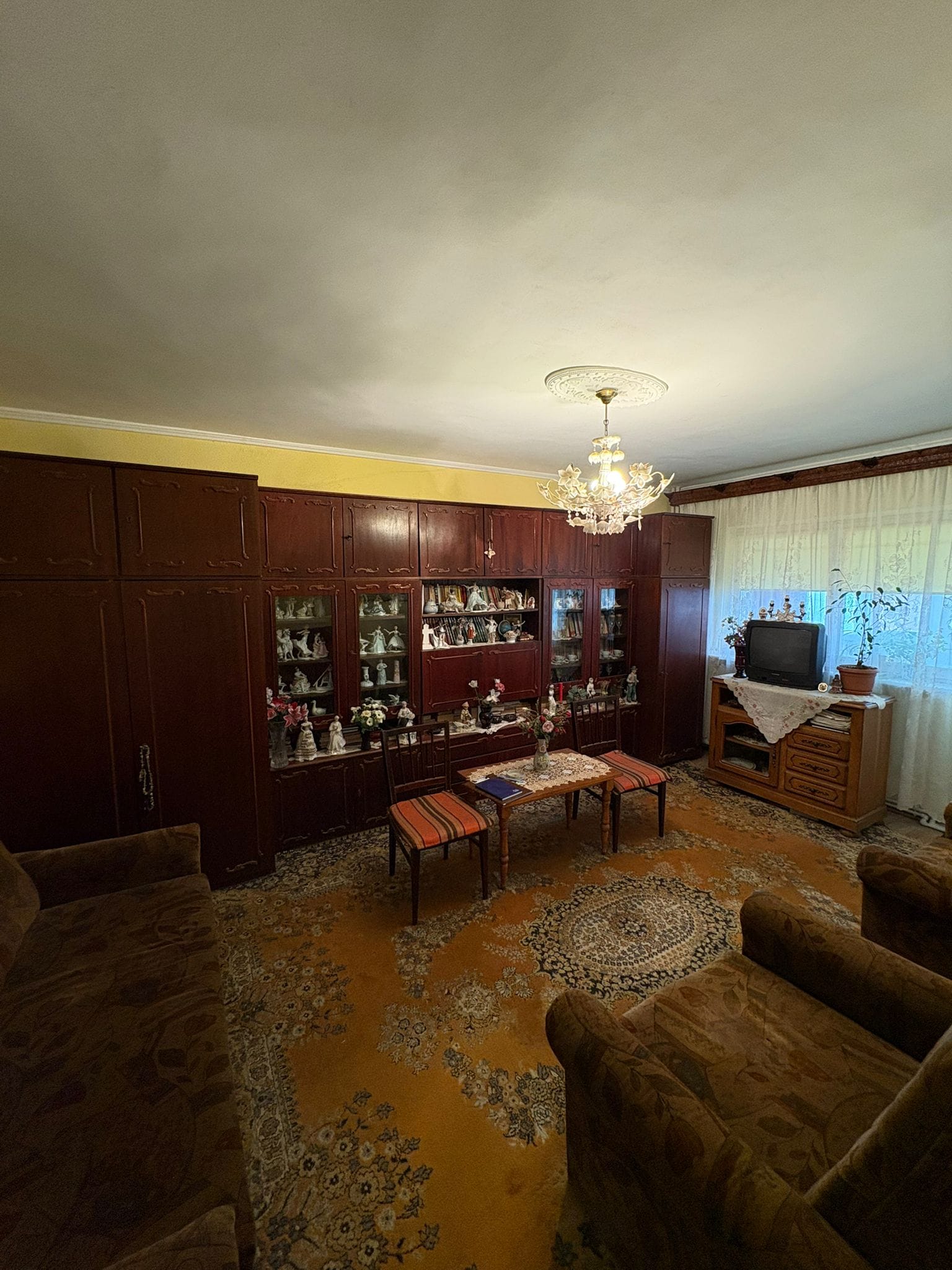 Apartament 3 Camere de Vânzare Etaj 1, Zona Sud