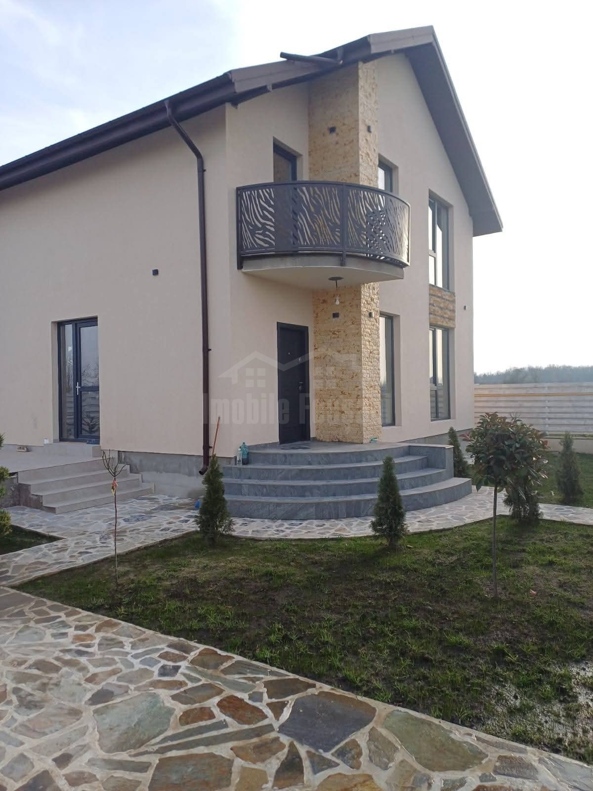 Casă la Cheie Vânători – 160 mp, 3 Dormitoare, 300 mp Teren