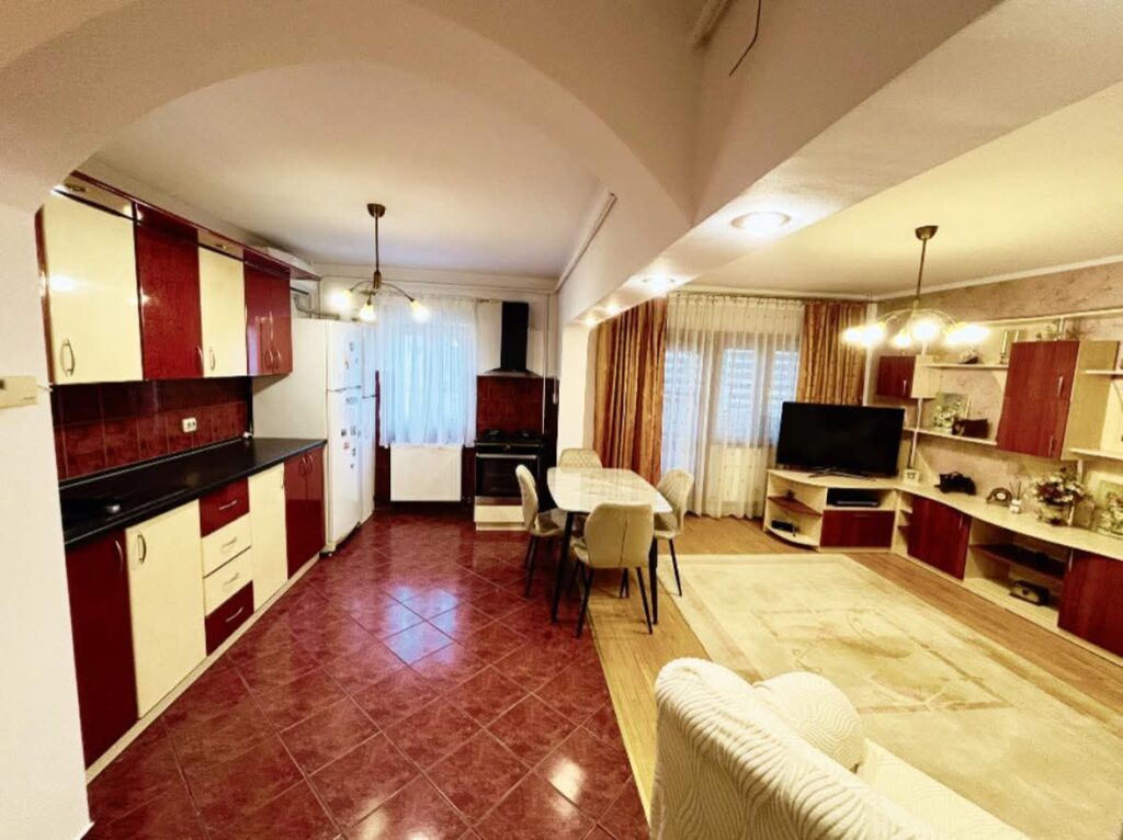 Apartament 4 camere de vânzare Focșani, zona CEC — renovat și mobilat