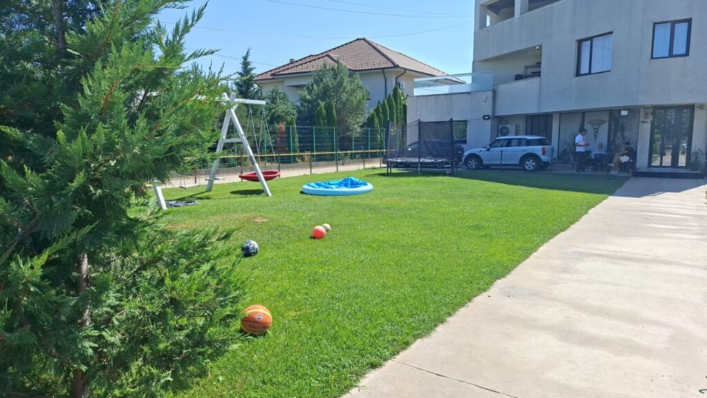 Apartament Exclusivist cu 3 Camere și Curte Privată – Oportunitate Unică pe Bulevardul Brăilei