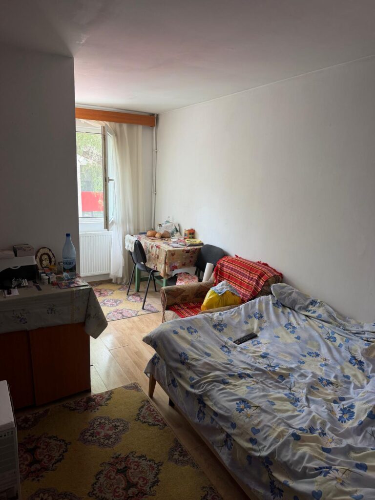 Garsonieră de Vânzare – Zona Sud, Etaj 1